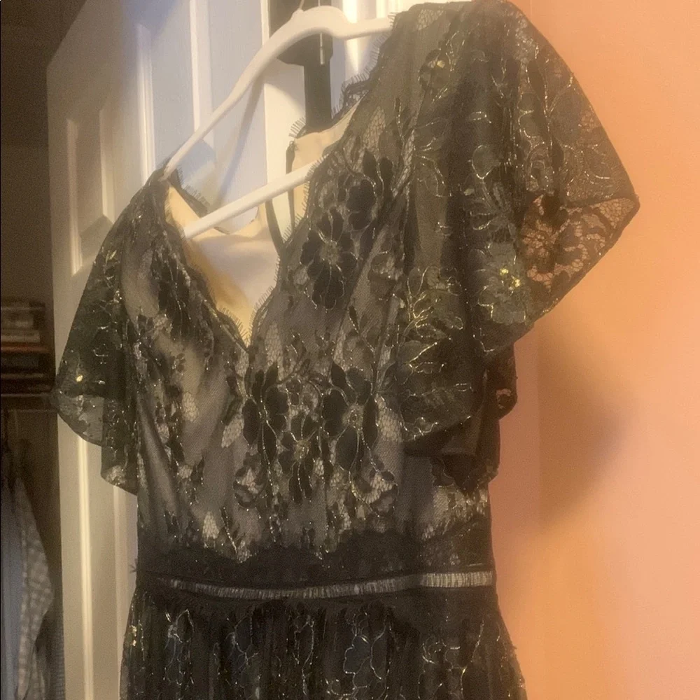 Elegant Black and Gold Lace Dress - Picture 4 of 5